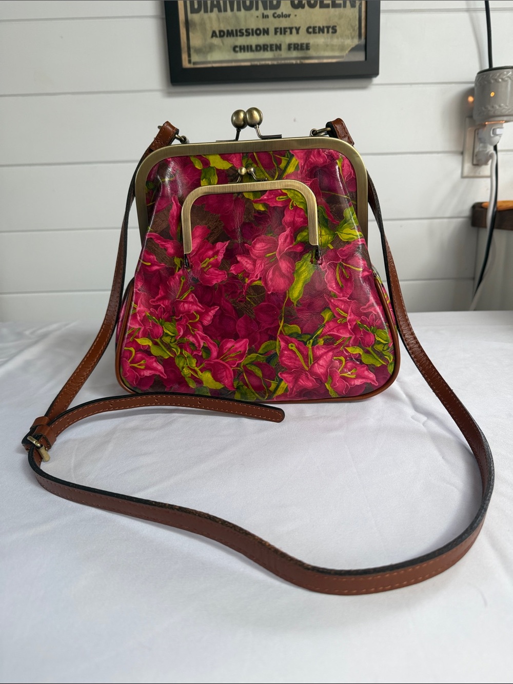 Vintage Style Kiss-Lock Leather Crossbody Bag